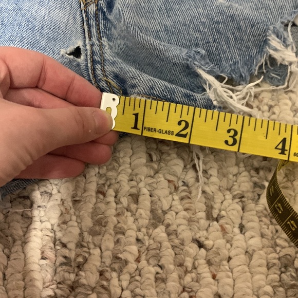 Cut off Levi shorts size 34 - Picture 5 of 8